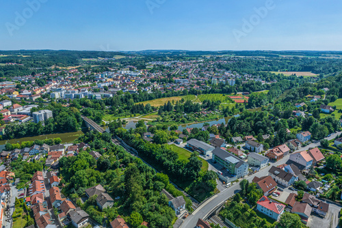 Vilshofen in Niederbayern, die kleine Drei-Flüsse-Stadt, im Luftbild © ARochau