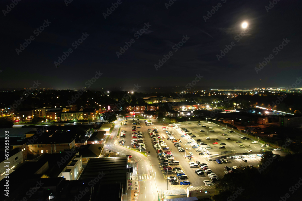 Fototapeta premium Gorgeous High Angle View of Illuminated British City at Just After Sunset