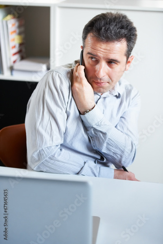 Canvas Print Businessman, phone and secret call in office private information, confidential or sneaky discussion