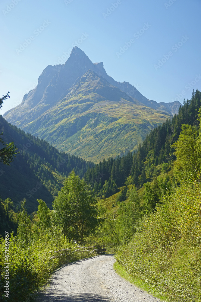 Obraz premium The view of Patteriol mountain, Sankt Anton, Austria