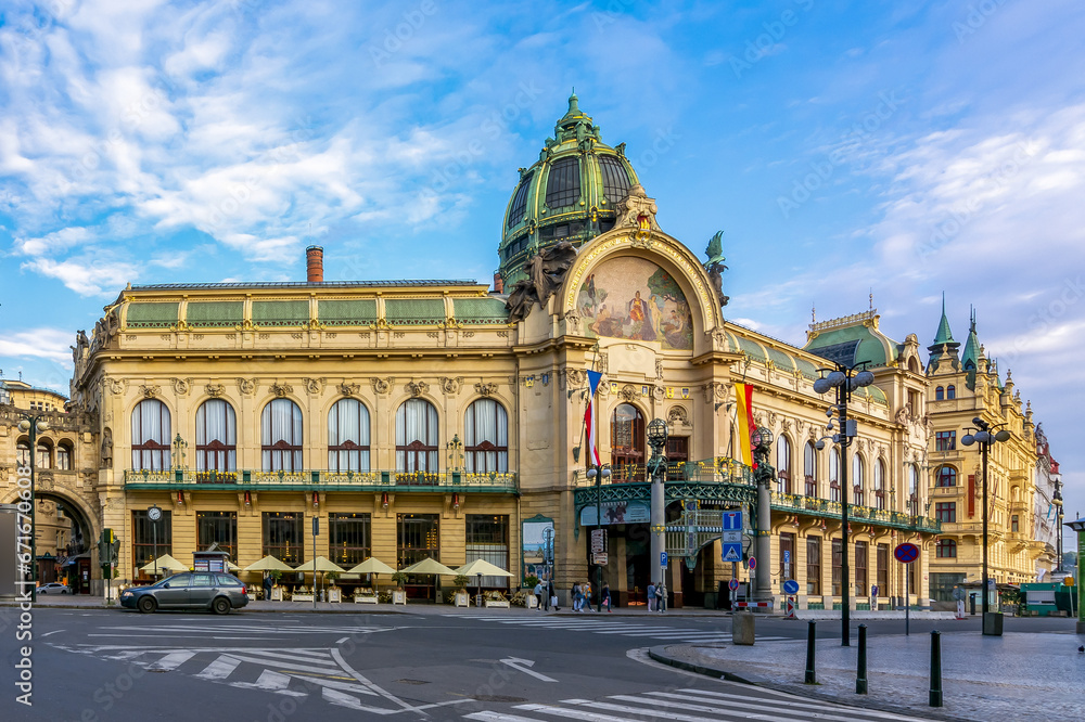 Obraz na płótnie Municipal House (Obecni Dum) on Republic square, Prague, Czech Republic w salonie