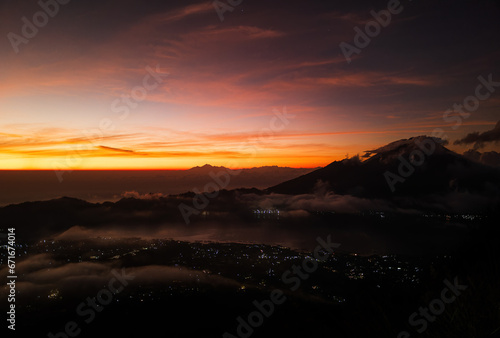 Wallpaper Mural Mount Batur - Vulkan auf Bali/Indonesien Torontodigital.ca