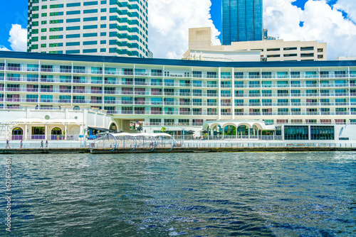 Fototapeta Naklejka Na Ścianę i Meble -  Blue building in Tampa Florida on water