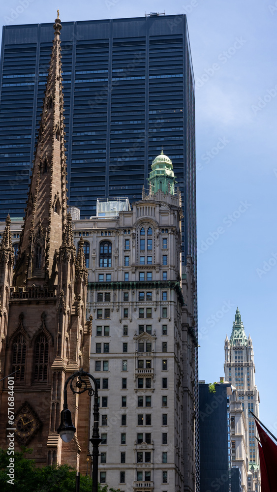 Obraz premium Trinity Church and One Liberty Plaza, New York