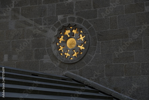 Vitral iluminado iglesia