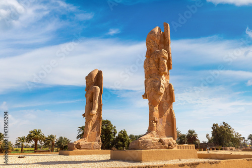 Colossi of Memnon in Luxor photo