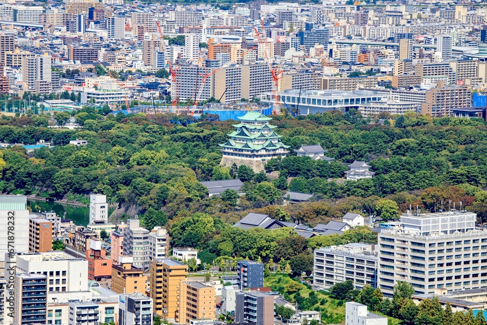 Obraz premium 名古屋市、ミッドランドスクエアから眺める名古屋城