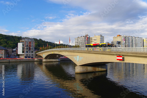 Widok na miasto i most w Liege.