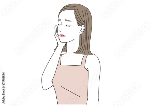 目を閉じ暗い表情の女性