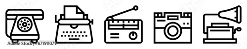 Conjunto de iconos de dispositivos antiguos. Teléfono de disco, máquina de escribir, radio antigua, cámara fotográfica, gramófono. Ilustración vectorial
