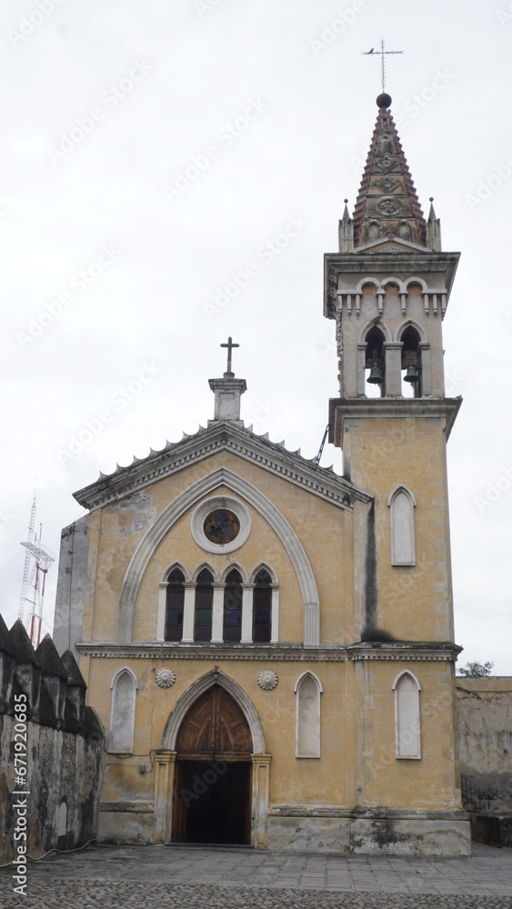 Iglesia estilo gótico 
