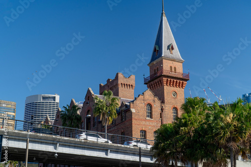 Church and cars on the overpass in Sydney, Australia 
オーストラリア シドニーの教会と高架上の車