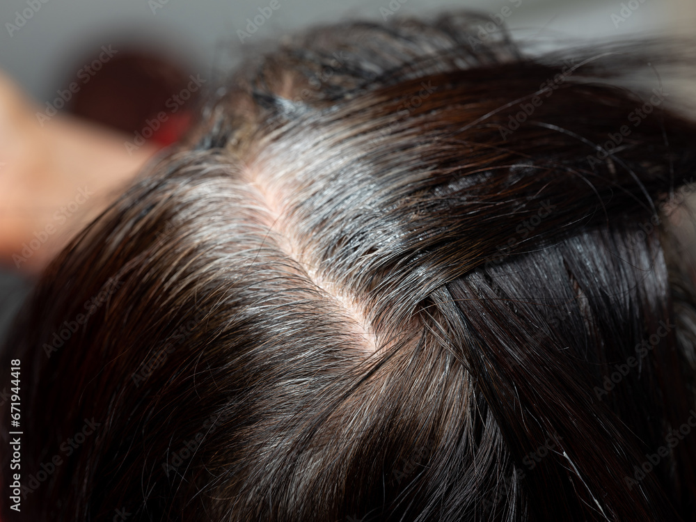 Obraz premium Close-up of dyeing hair