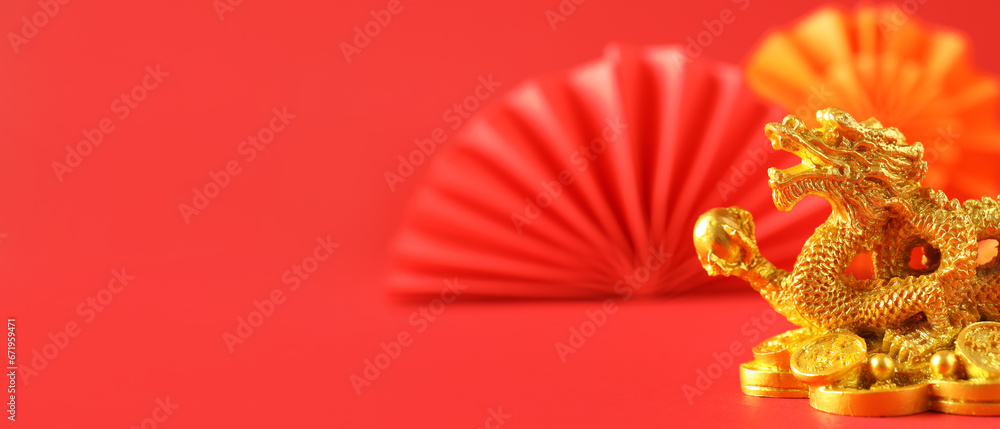 Obraz premium Golden figurine of Chinese dragon on red background with space for text