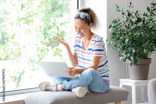 Mature woman with laptop vi...
