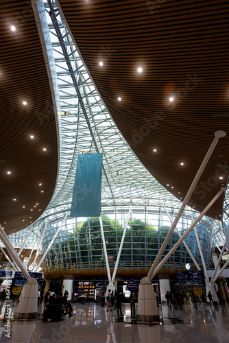 Beautiful glass architecture at Kuala Lumpur Airport, Malaysia マレーシア クアラルンプール空港の美しいガラス建築