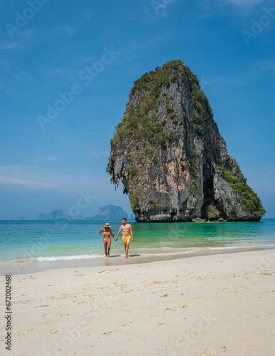 Railay beach Krabi Thailand, tropical beach of Railay Krabi, couple men and woman on the beach © Fokke Baarssen