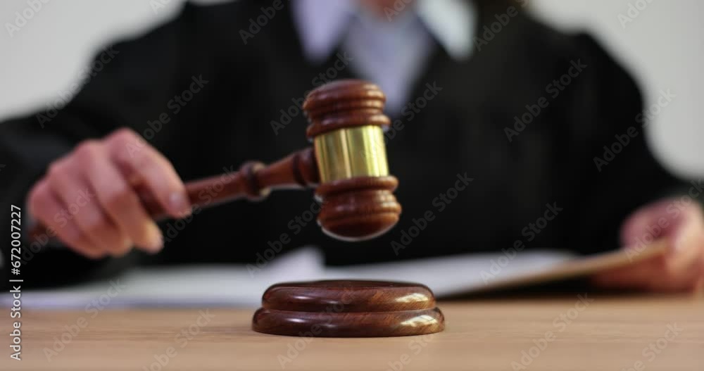 Judge in manta knocks gavel and announces decision in court Judge in manta knocks gavel and announces decision in court