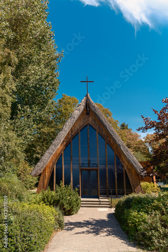 Die denkmalgeschützte Schifferkirche in Ahrenshoop mit ihrer verglasten Westfassade photo