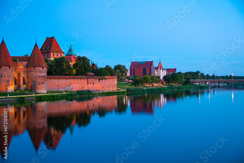 Fototapeta Naklejka Na Ścianę i Meble -  Marienburg castle the largest medieval brick castle in the world in the city of Malbork evening view at night