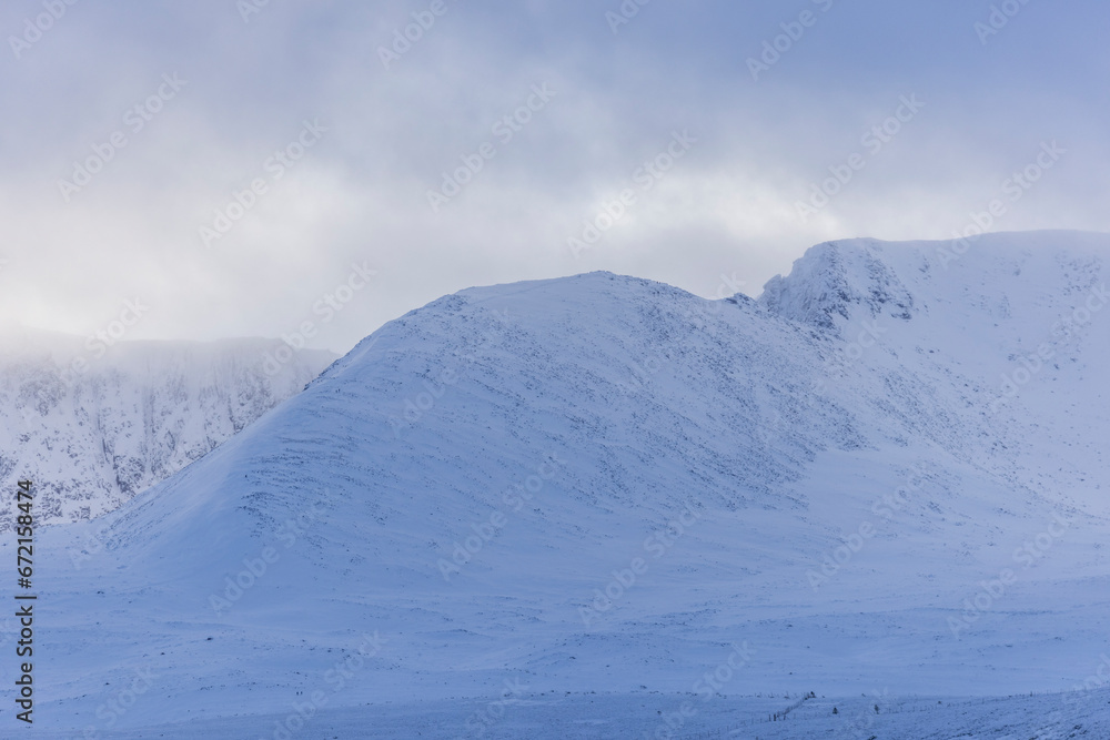 Fiacaill Coire an t-Sneachda Fiacaill Coire an t-Sneachda