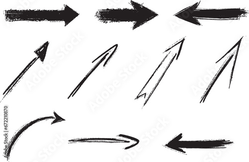 Illustration vectorielle représentant un ensemble de flèches de signalisation dessinées à la main au pinceau ou au crayon