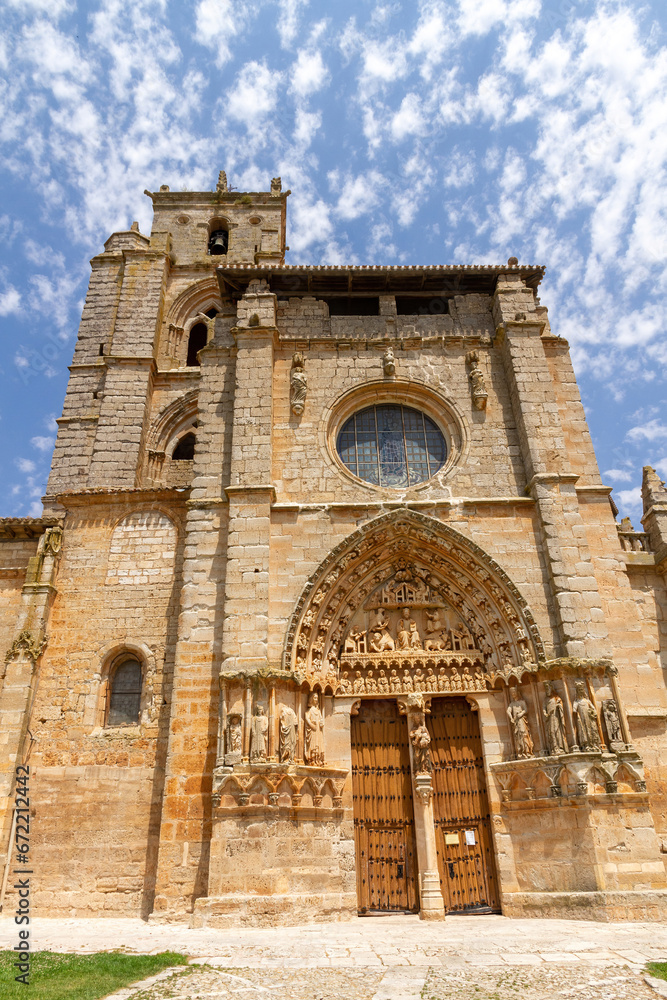  Iglesia de Santa Maria la Real en Sasamon, Burgos, Spain
