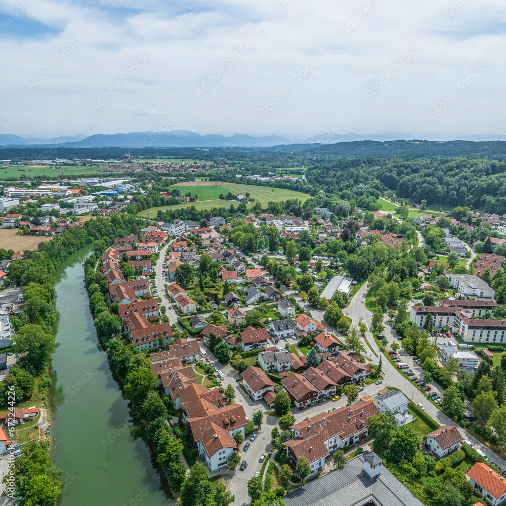 Wolfratshausen im bayerischen Oberland von oben, Blick über die südliche Stadt zum Alpenrand