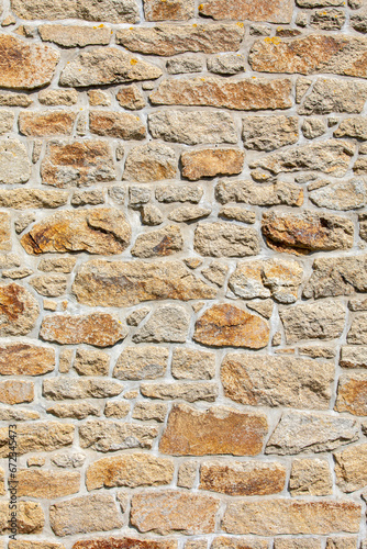Vieux mur de pierre d'une maison ancienne en granit.