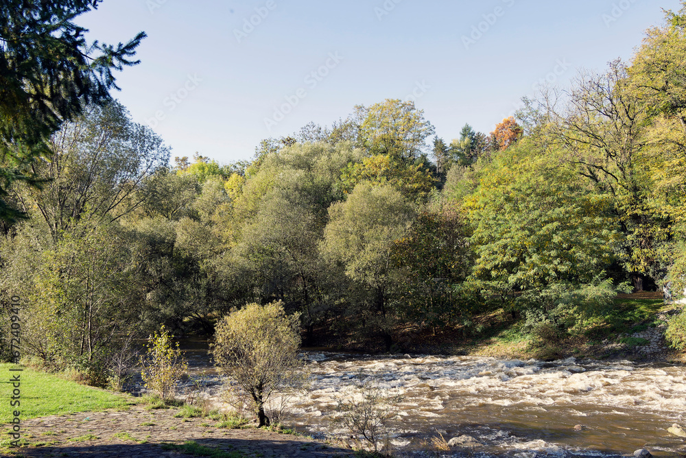 Wiese (Fluss) zwischen Lörrach und Lange Erlen. Durch die Revitalisierung der Ufer und des Flusses entsteht ein idealer Lebensraum für Wildtiere und ein Erholungsgebiet für Wanderer
Wiese (Fluss) zwischen Lörrach und Lange Erlen. Durch die Revitalisierung der Ufer und des Flusses entsteht ein idealer Lebensraum für Wildtiere und ein Erholungsgebiet für Wanderer