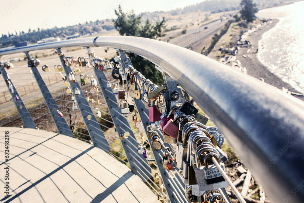 Fototapeta premium a bunch of locks attached to the railing by the water