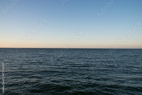 Horyzont nad spokojnym morzem Bałtyckim