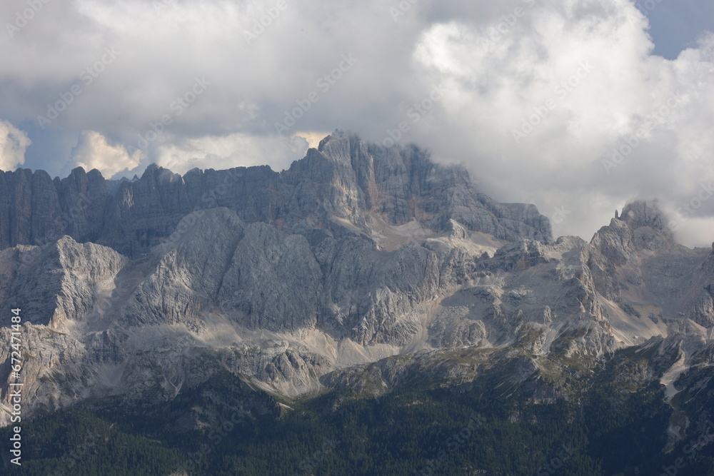 Piękne szczyty Dolomitów