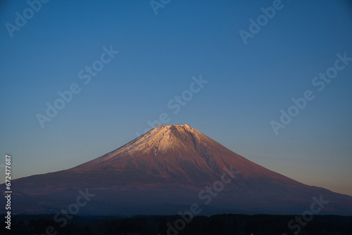 富士山のふもとのキャンプ場から望む富士山