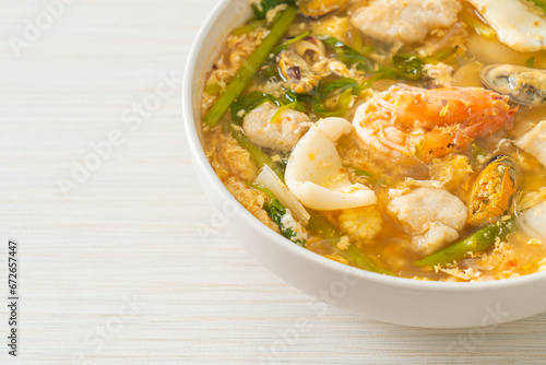Sukiyaki soup with seafood bowl