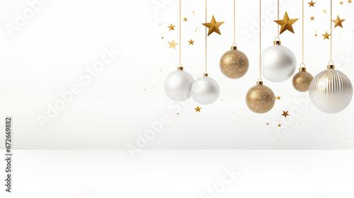 Białe świąteczne tło na życzenia lub baner z ozdobami bożonarodzeniowymi - bombki, gwiazdki, dekoracje choinkowe. Wesołych Świąt Bożego Narodzenia photo