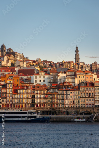 View of the Douro river and the city of Porto at dawn in autumn in Portugal © MKavalenkau