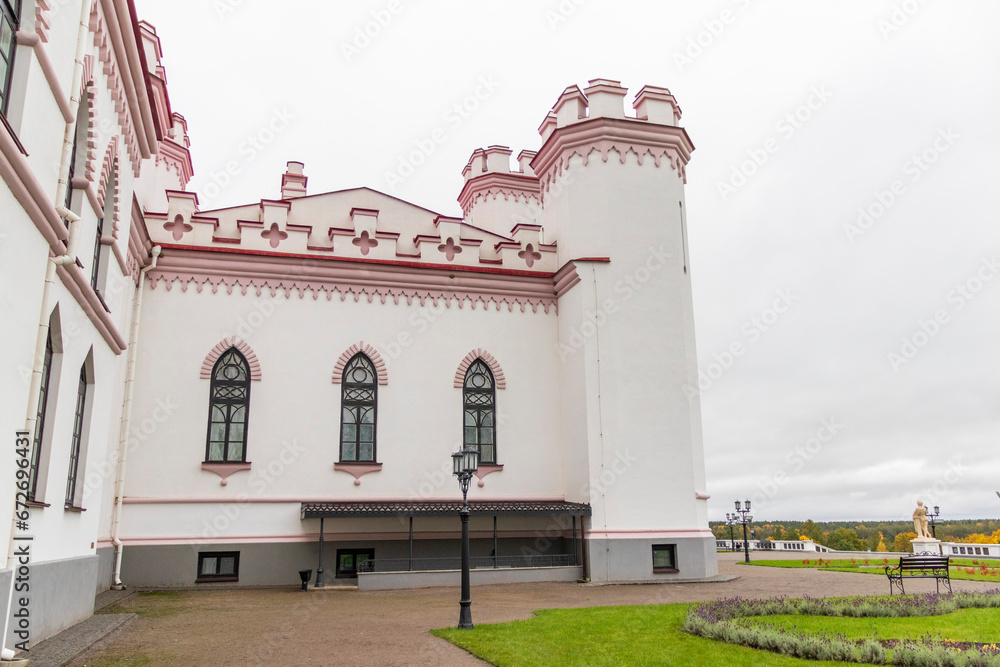 Obraz premium Kossovo, Belarus - 10.30.2023 - Shot of the Palace of the Puslovskys