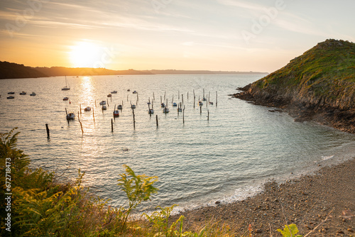 La plage et le port de Gwin Z  gal en Bretagne