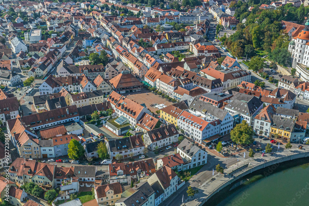 Neuburg an der Donau von oben, Blick in die Innenstadt und den Schrannenplatz