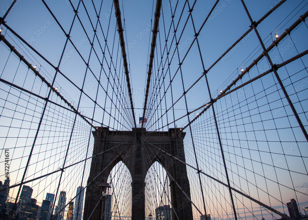 Fototapeta premium Brooklyn Bridge Elegance - New York City Icon