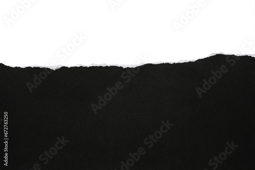 Papel rasgado de color negro sobre fondo blanco, recurso gráfico photo