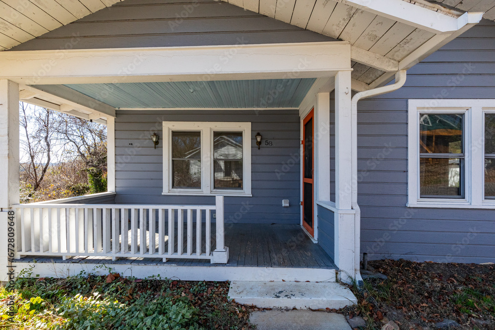 Obraz premium covered porch on blue house