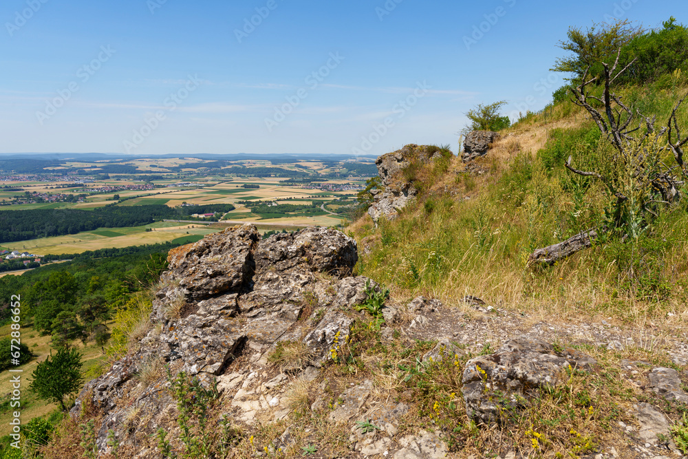 Obraz premium Der Staffelberg bei Bad Staffelstein, Landkreis Lichtenfels, Oberfranken, Franken, Bayern, Deutschland