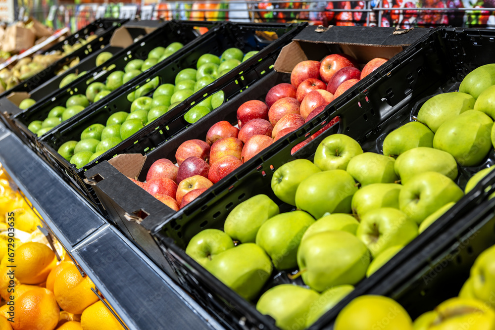 Food supermarket retail store market fruit red and green apples 
