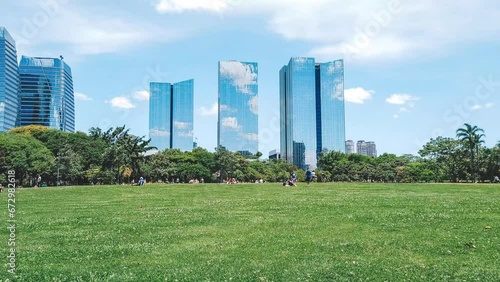 Timelapse of São Paulo, Brazil. ´Park on a sunny day
