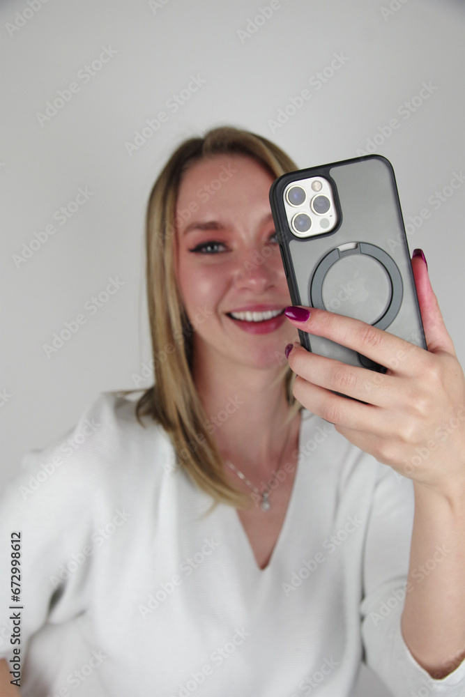 Stunning Brunette with Blue Eyes: A Stylish Phone Case Photoshoot Stunning Brunette with Blue Eyes: A Stylish Phone Case Photoshoot