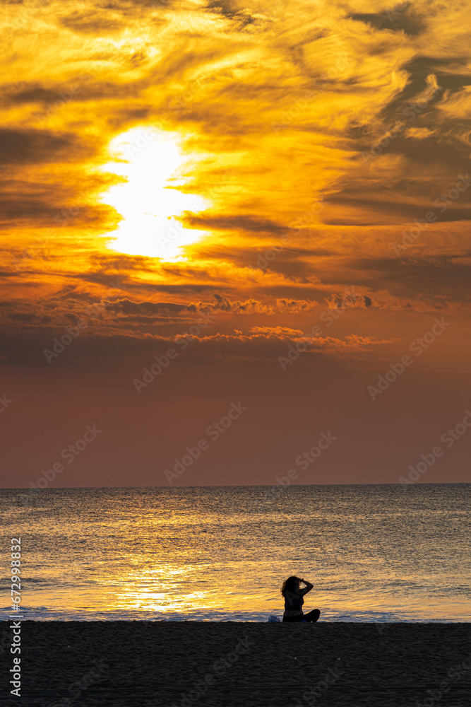 Fototapeta premium silhouette of a person on the beach
