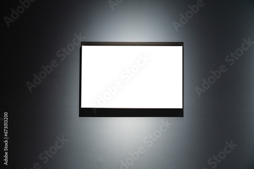 Obraz na płótnie interior of gallery with blank frame w salonie
