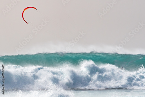 Kite Surfer auf sehr großen Wellen im stürmischen Ocean  photo